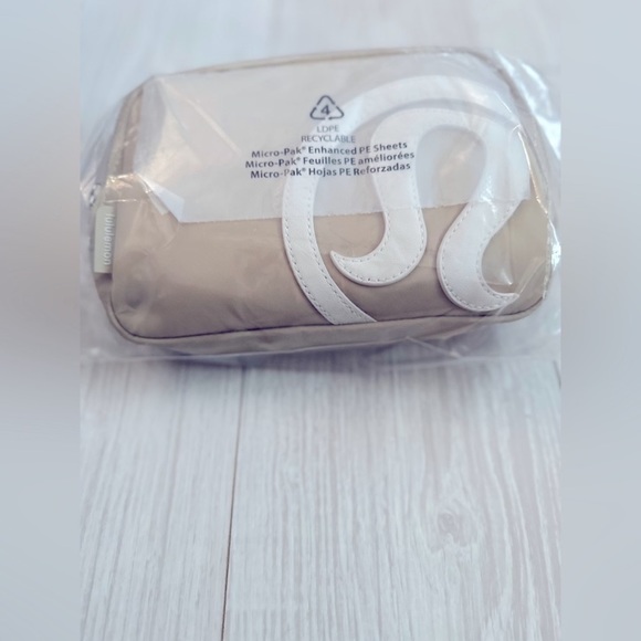 NEW!!! NWT Lululemon Everywhere Belt Bag in Trench/White Opal! - Picture 5 of 9